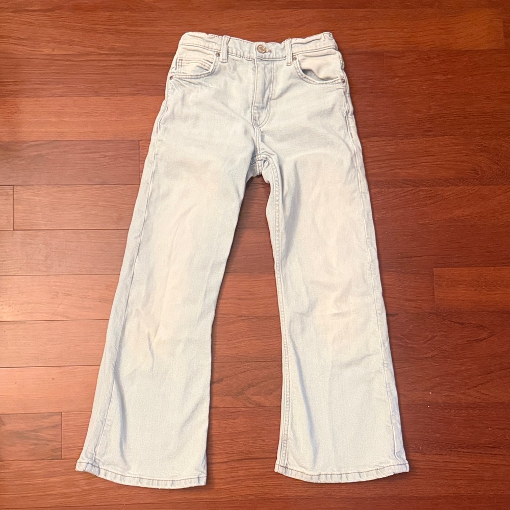 ⭐️ Zara flare light wash jeans